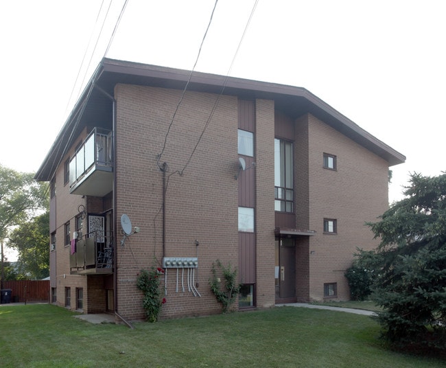 2313 Kipling Ave in Toronto, ON - Building Photo - Building Photo