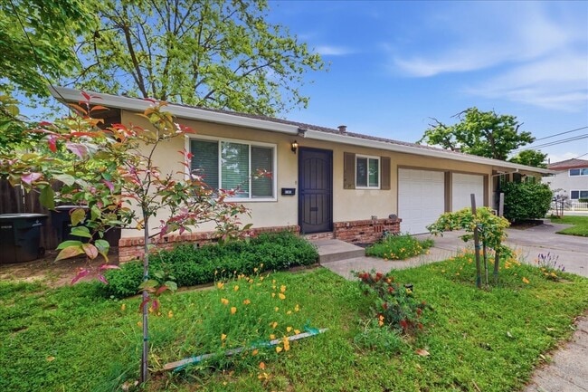 1141 Rodeo Way in Sacramento, CA - Foto de edificio - Building Photo