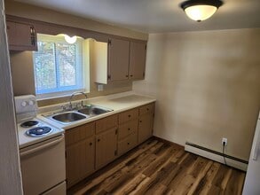 160 Madison Ave, Unit Apt #1 in Greensburg, PA - Building Photo - Building Photo