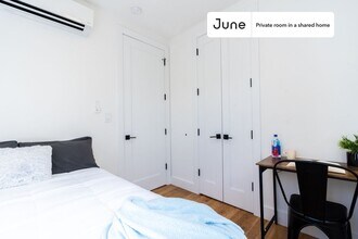 Room in Shared 4.0 bed/2 bath home in Queens, NY - Building Photo - Building Photo