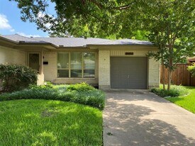 10454 Lanshire Dr in Dallas, TX - Building Photo