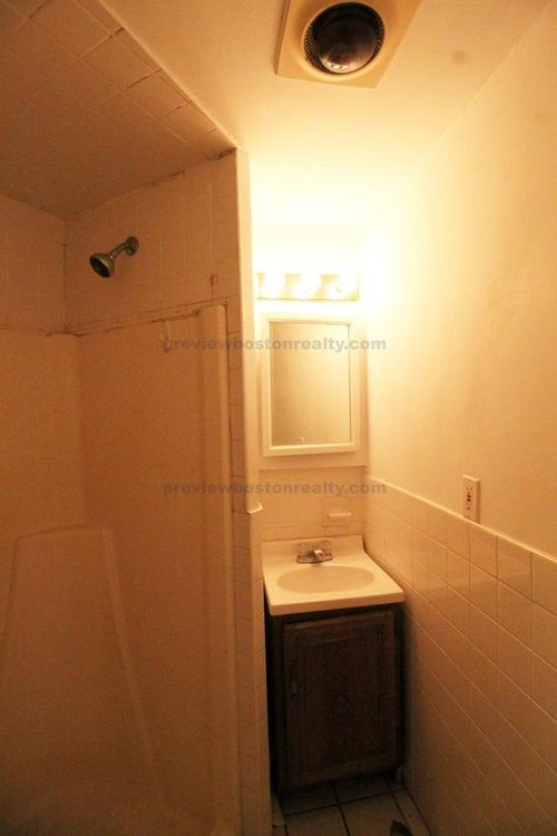 1682 Commonwealth Ave-Unit -Am in Boston, MA - Building Photo - Building Photo