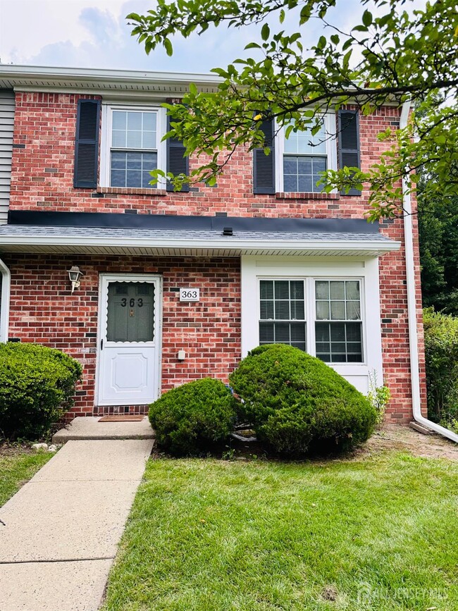 363 Constitution Cir in North Brunswick, NJ - Building Photo - Building Photo