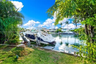 700 W 47th St in Miami Beach, FL - Building Photo - Building Photo