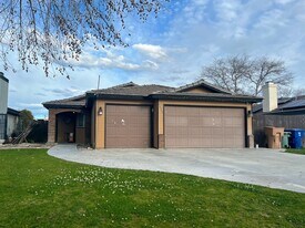 5412 Summer Villa Dr in Bakersfield, CA - Building Photo