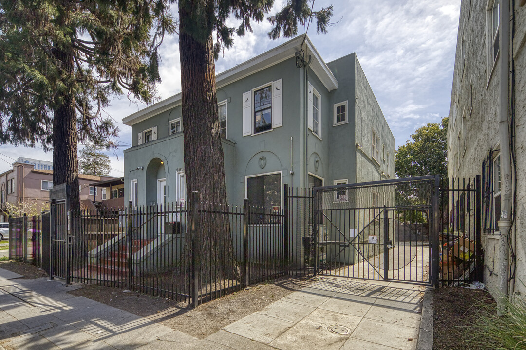 709 40th St in Oakland, CA - Building Photo