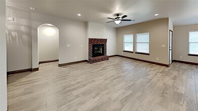 7025 Hidden Trail Ln in Warr Acres, OK - Building Photo - Building Photo
