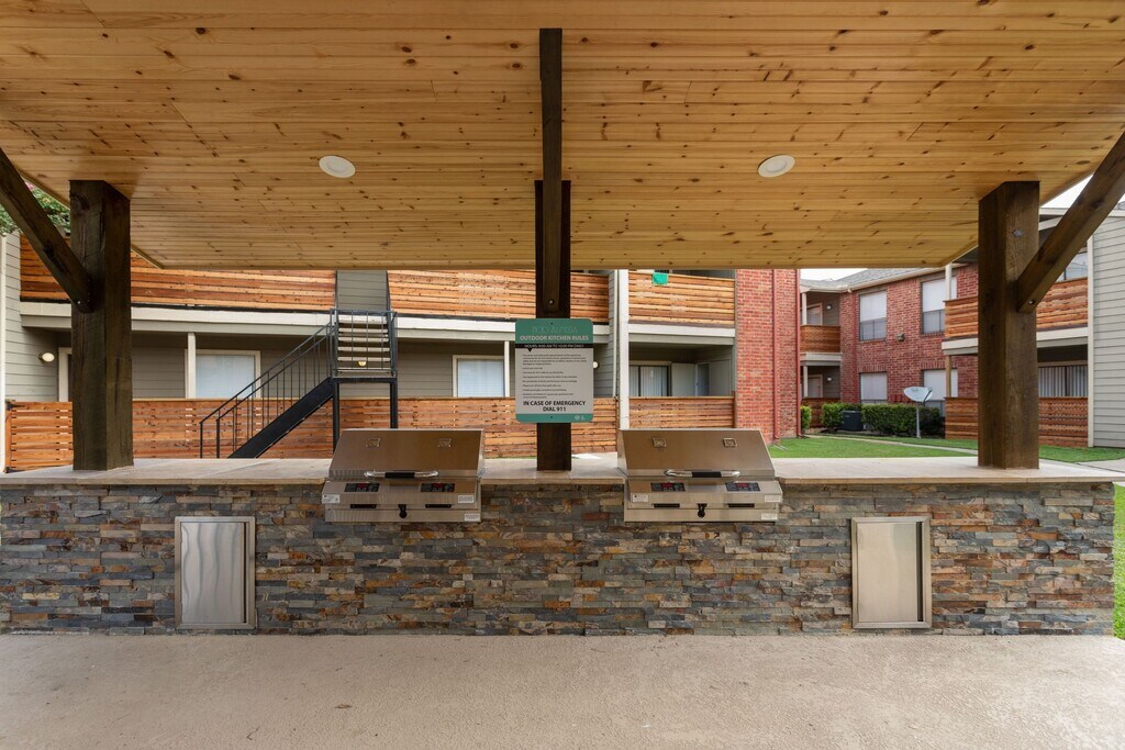 7100 Almeda Apartments in Houston, TX