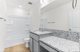 401 W Commerce St in San Antonio, TX - Foto de edificio - Building Photo