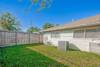 5105 Beaver Hollow Dr in Houston, TX - Foto de edificio - Building Photo