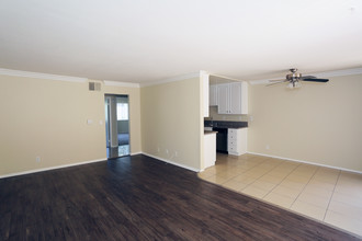 Chateau Lakeside Apartments in Van Nuys, CA - Building Photo - Interior Photo