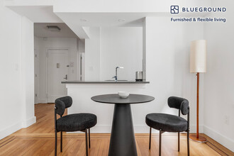 10 W 65th St in New York, NY - Building Photo - Building Photo