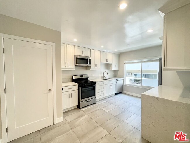 property at 1037 S Shenandoah St