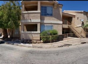 1830 N Pecos Rd in Las Vegas, NV - Building Photo - Building Photo