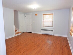 35 Bromfield St in Watertown, MA - Foto de edificio - Building Photo