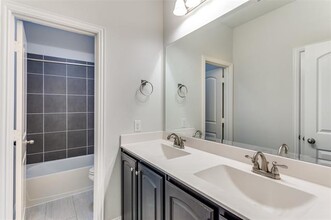 5448 Tuxbury Pond Dr in Fort Worth, TX - Building Photo - Building Photo
