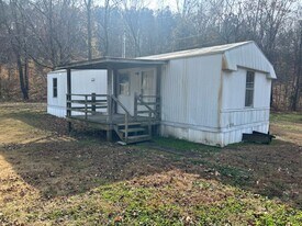 773 Barren Hollow Rd in Hurricane Mills, TN - Building Photo