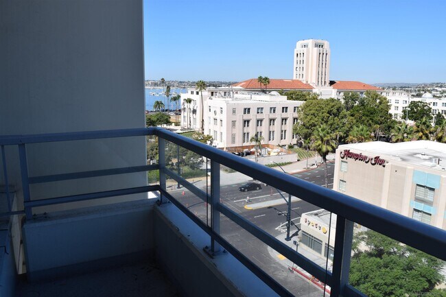 property at 825 W Beech St
