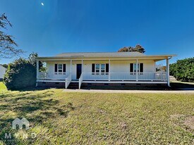 204 Skylar Ln in Four Oaks, NC - Building Photo