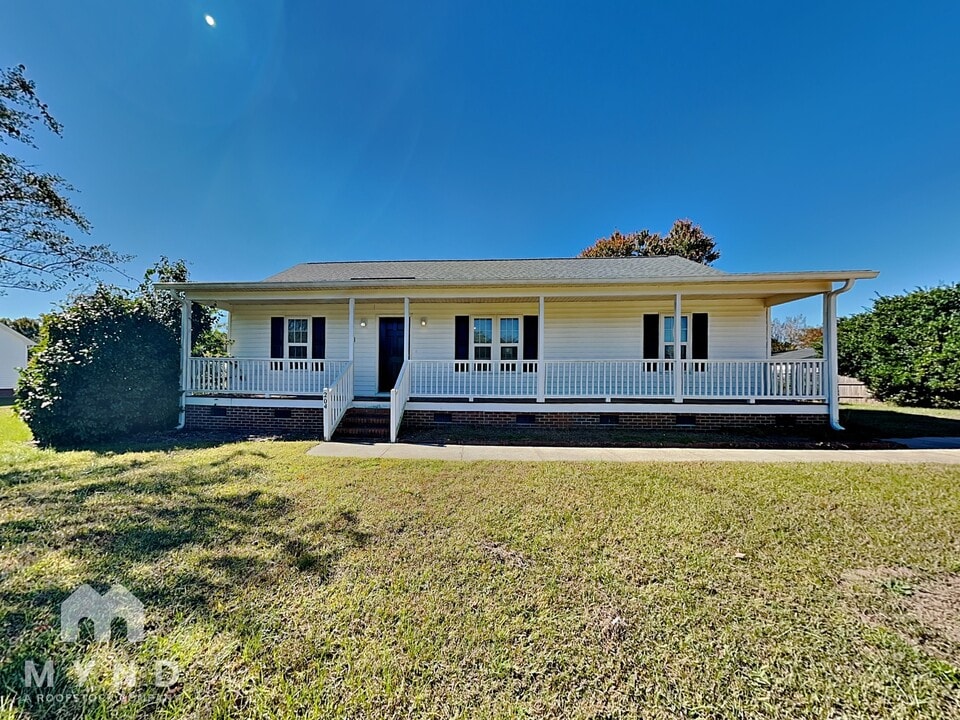 204 Skylar Ln in Four Oaks, NC - Building Photo