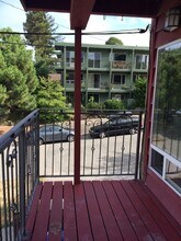 Barrett Square Apartments in Seattle, WA - Foto de edificio - Building Photo