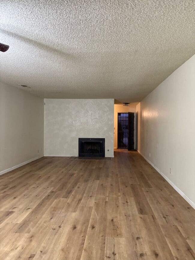 80 Alamos Ave in Clovis, CA - Building Photo - Building Photo