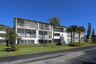 Century Village Boca Raton in Boca Raton, FL - Building Photo - Building Photo