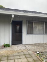 327 Bassett St in Petaluma, CA - Building Photo