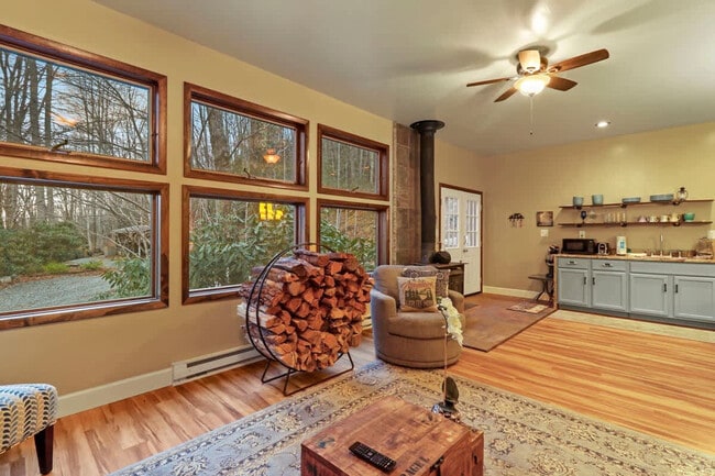 364 Locust Ridge Rd in Beech Mountain, NC - Building Photo - Building Photo