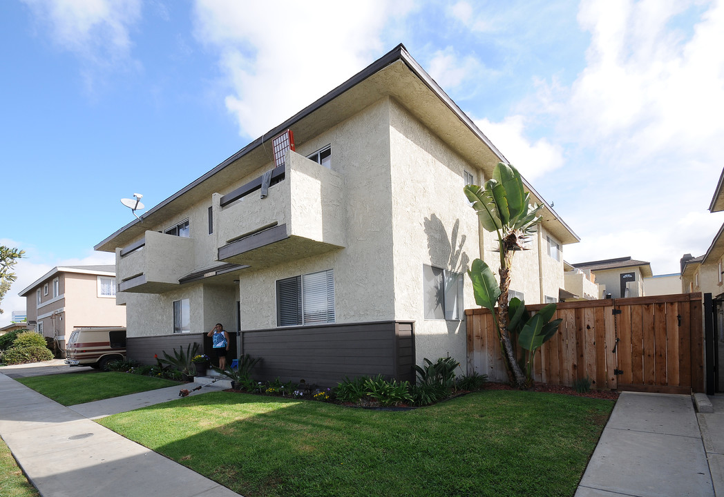 The Keelson Apartments in Huntington Beach, CA - Building Photo