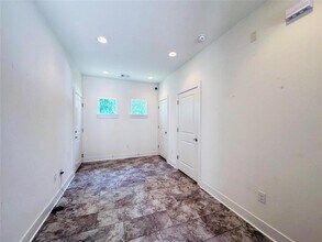 2716 Halcyon Dr in Austin, TX - Building Photo - Building Photo