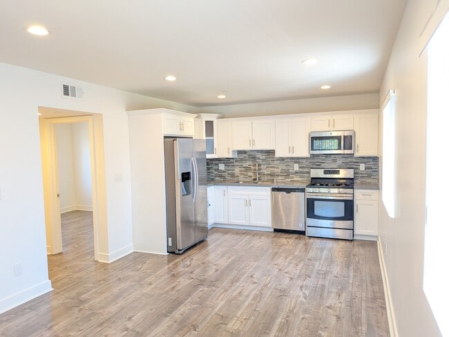 2614 Chariton St, Unit 2614 in Los Angeles, CA - Building Photo - Building Photo