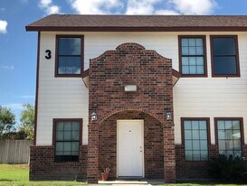 4246 Dorel Dr in Laredo, TX - Building Photo
