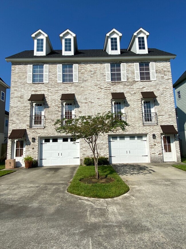 155 Dr. Michael Debakey Drive in Lake Charles, LA - Foto de edificio - Building Photo