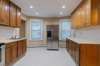 210 Washington Ave in West Haven, CT - Building Photo - Building Photo