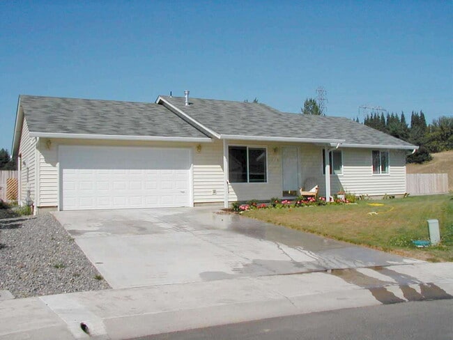 property at 7415 NE 64th Cir