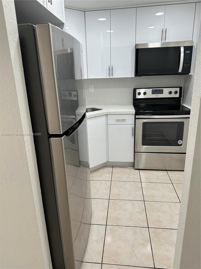 606 W 81st St in Hialeah, FL - Building Photo - Building Photo