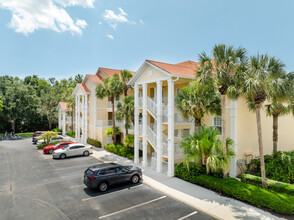 Coral Falls in Naples, FL - Foto de edificio - Building Photo