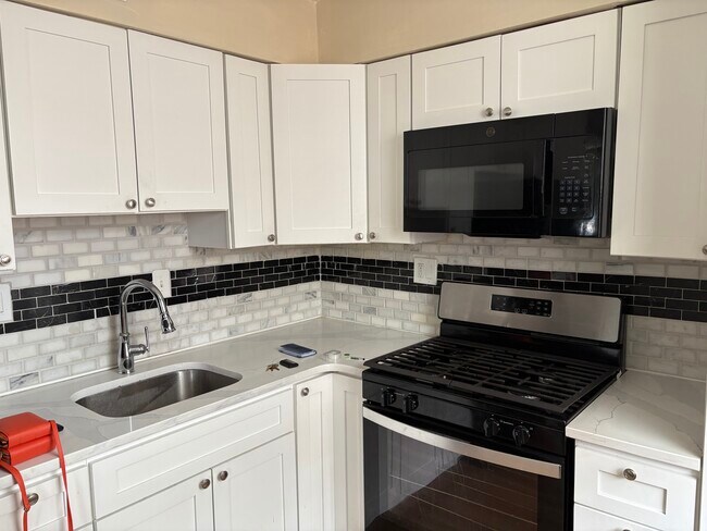 1233 Fuller St, Unit 1 in Philadelphia, PA - Building Photo - Building Photo