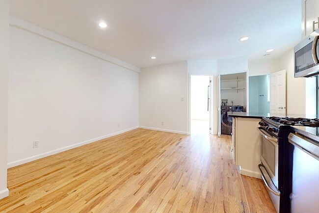 103 Thayer St in New York, NY - Building Photo - Building Photo