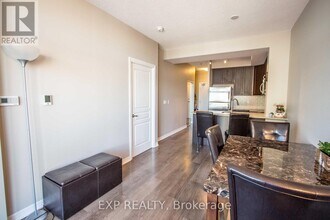 1940 Ironstone Dr in Burlington, ON - Building Photo - Building Photo