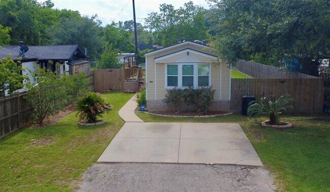 2022 Austin St in Rosenberg, TX - Foto de edificio - Building Photo
