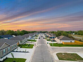 512 Hudson St-Unit -512 Hudson St in Seguin, TX - Building Photo - Building Photo