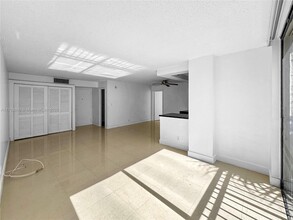 17021 N Bay Rd in Sunny Isles Beach, FL - Building Photo - Building Photo