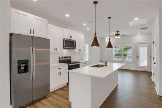 2050 Bolton Rd NW in Atlanta, GA - Building Photo - Building Photo
