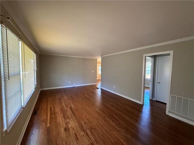 1885 Crystal Dr in Gainesville, GA - Building Photo - Building Photo