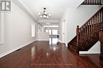 110 Southdown Ave in Vaughan, ON - Building Photo - Building Photo