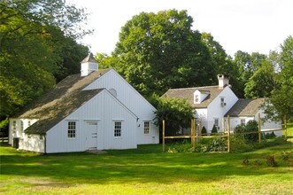 34 Division St in Easton, CT - Building Photo - Building Photo