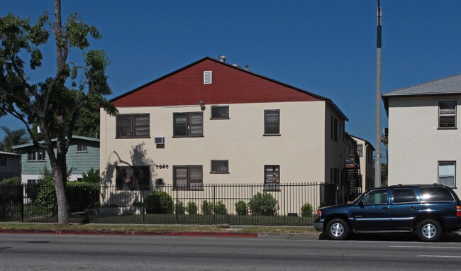 7327 Woodman ave in Van Nuys, CA - Building Photo - Building Photo