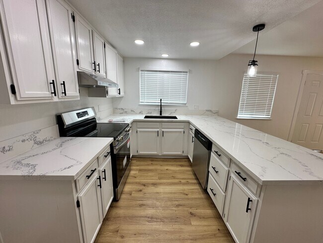 3309 Altos Ave in Sacramento, CA - Building Photo - Building Photo